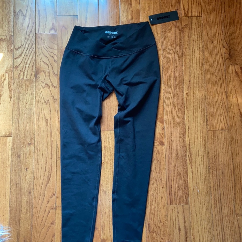 Crossover waistband leggings
